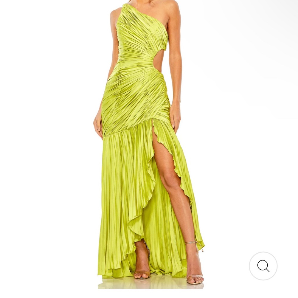 Mac Duggal 
Side Cut-Out One-Shoulder Pleated Gown size 8 worn once